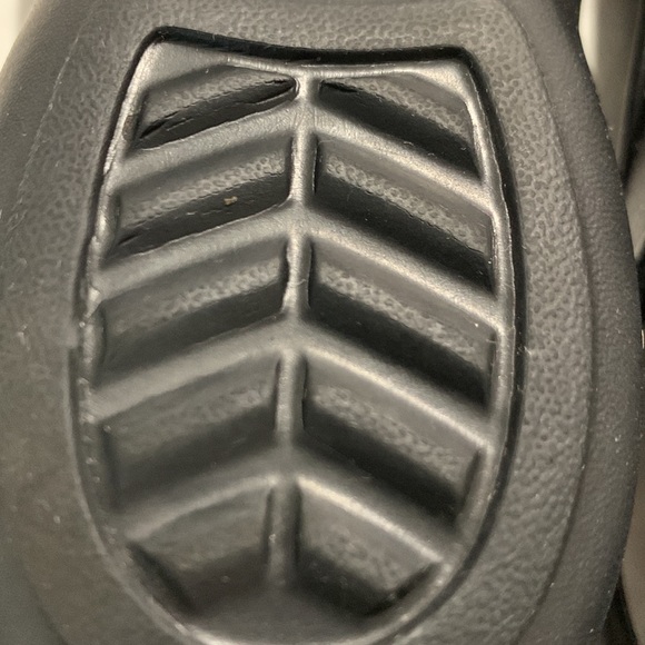 Crocs Women’s Iconic Comfort Olivia II Flats - Picture 11 of 11